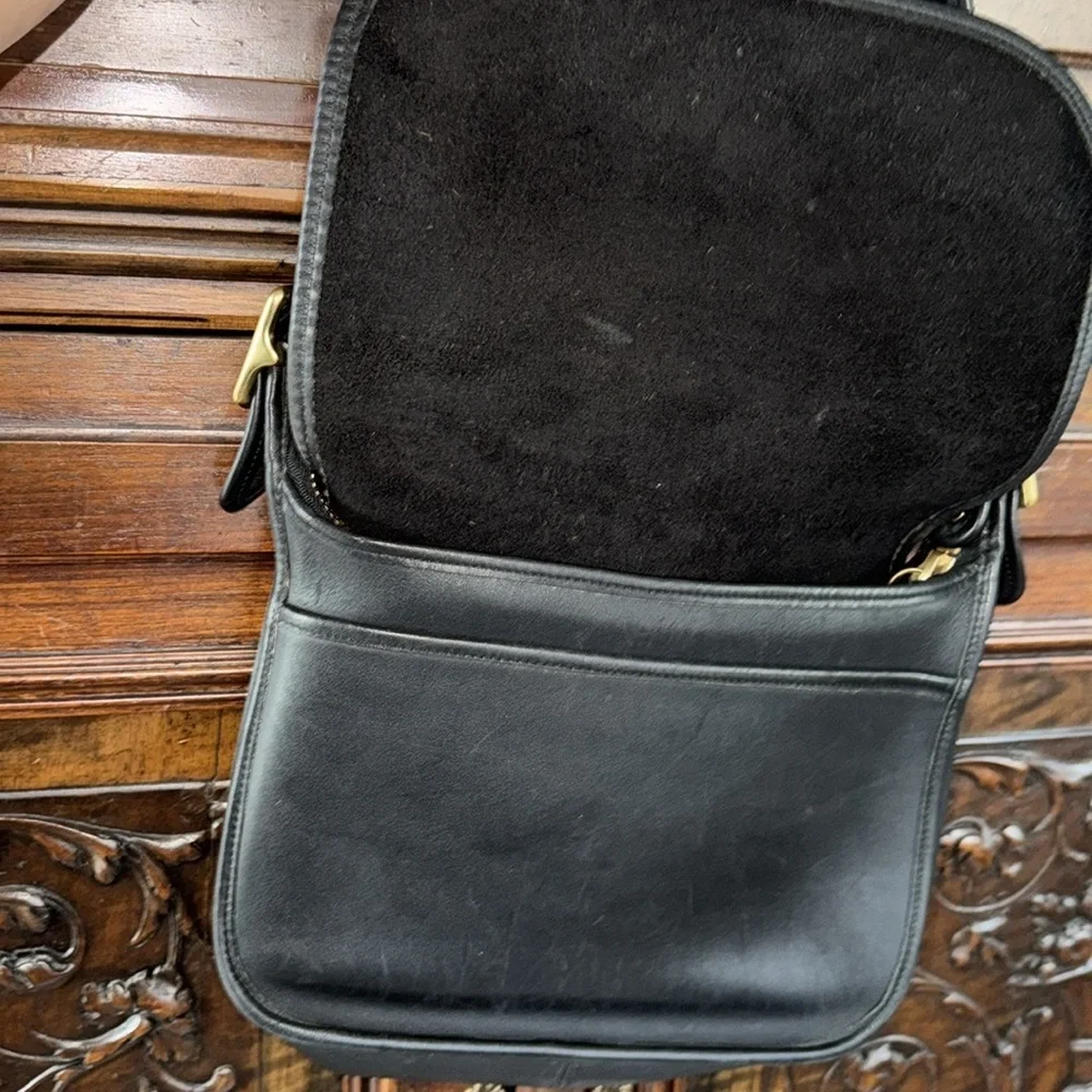 COACH purse Leather and Brass Flap Top Shoulder Bag vintage 1990s Patricia - Picture 4 of 10